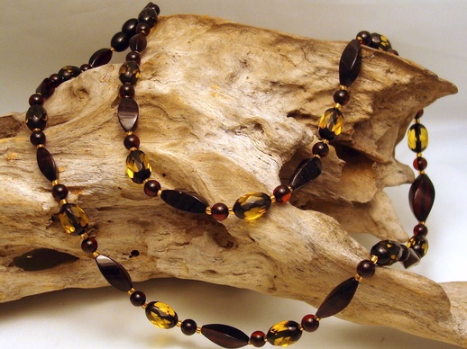 Necklace Almonds Composition Cherry Long: click to enlarge